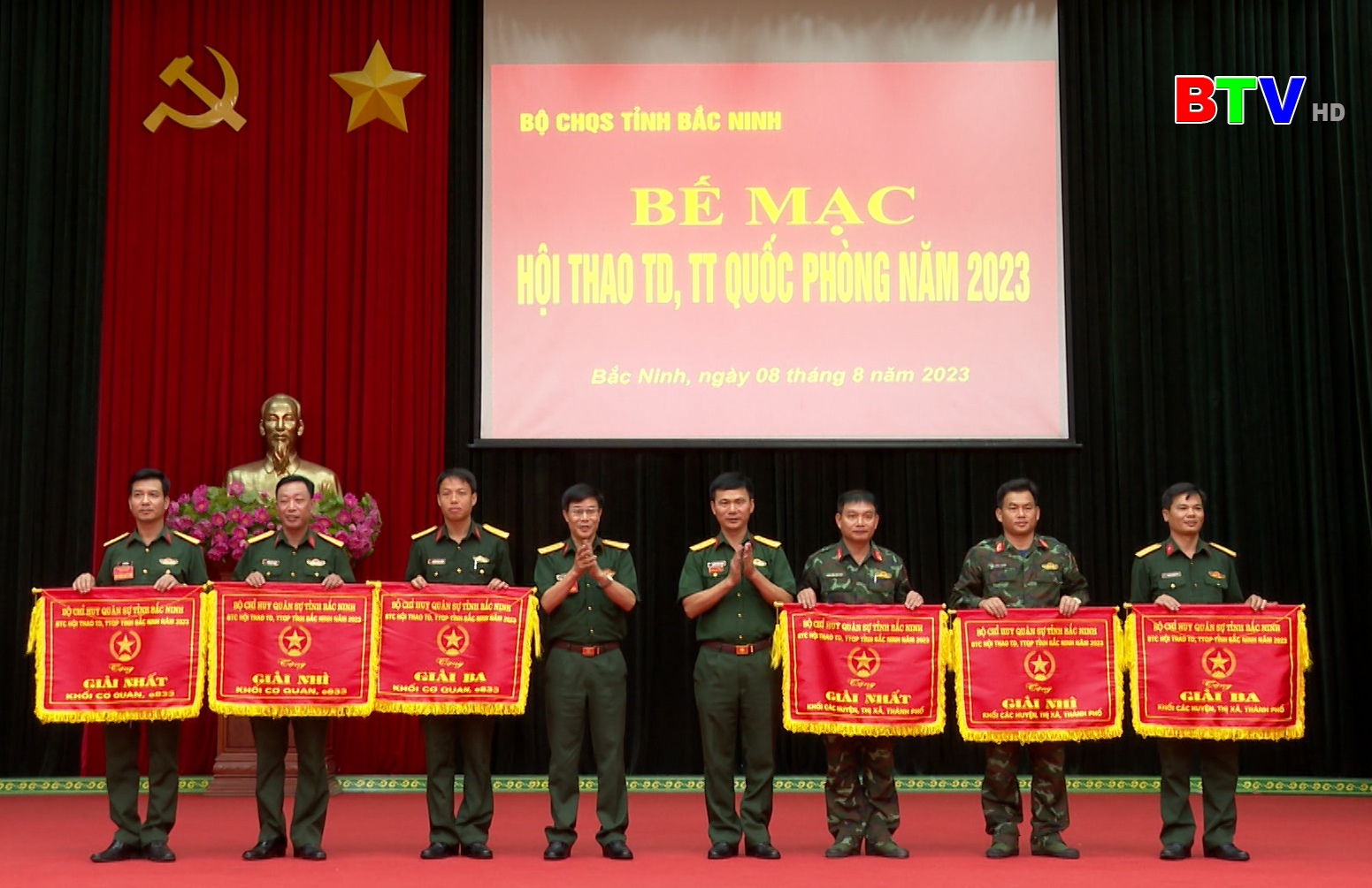 Be_mac_hoi_thao